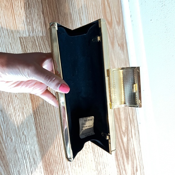 Gold clutch with a flap buckle - Picture 2 of 4